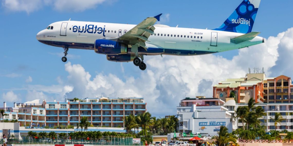 JetBlue Ofrece Reembolso Automático por Lluvias con su Nueva Protección Climática